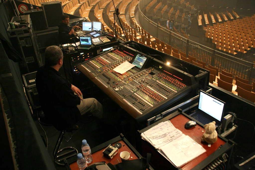 050929_0900_lf9_eos20d_lille-zenith