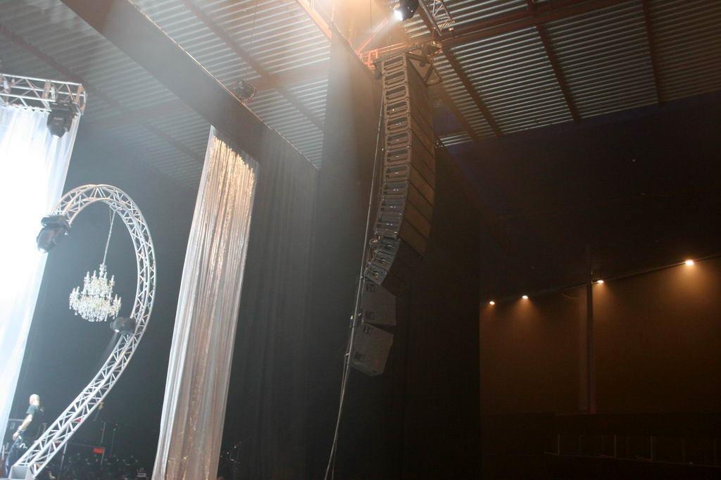 050929_0928_lf9_eos20d_lille-zenith