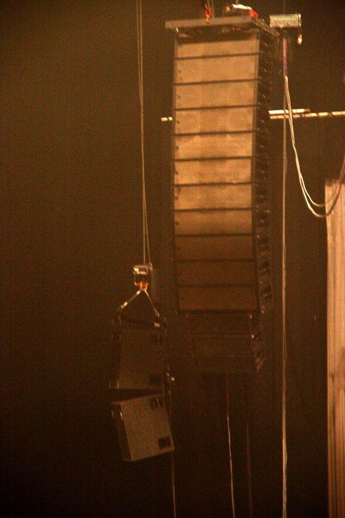 050929_0982_lf9_eos20d_lille-zenith